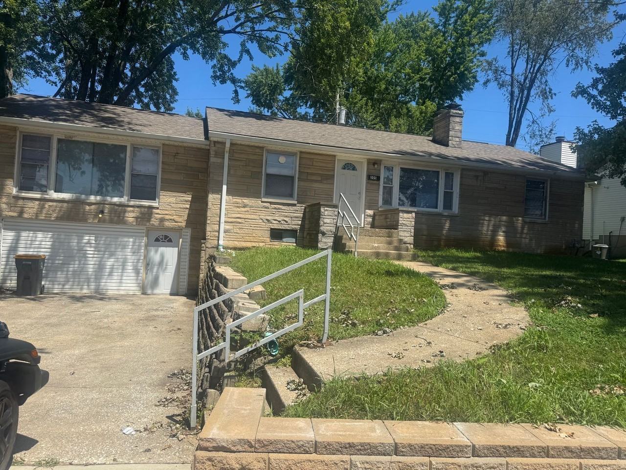 205 E 19th St - Photo 6 of 22
