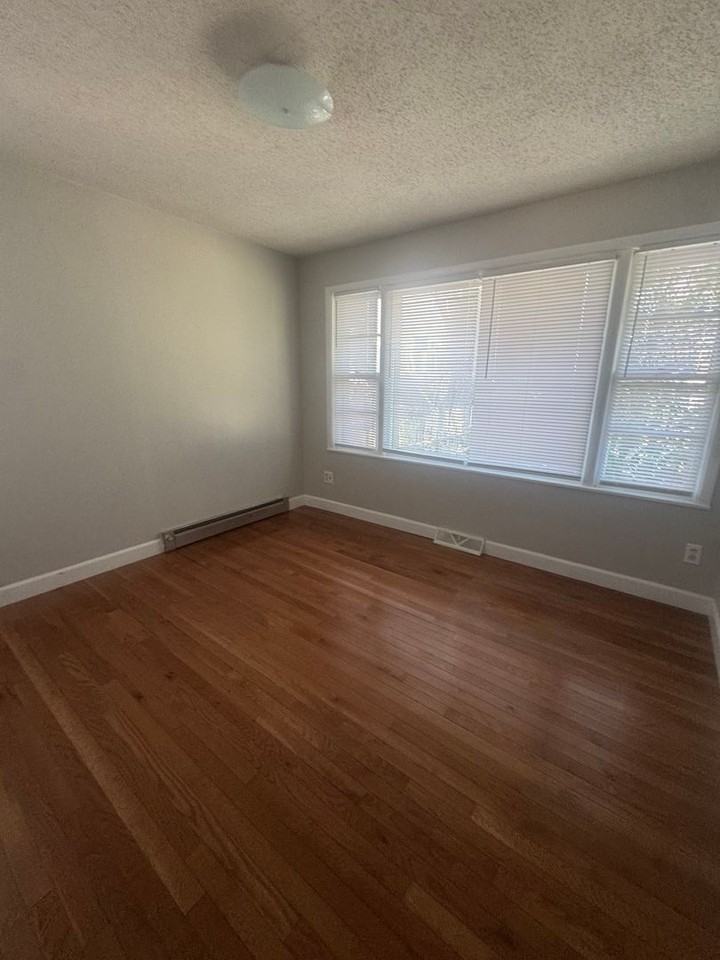 205 E 19th St - Photo 7 of 22