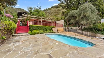 featured image of 1450 Benedict Canyon Dr