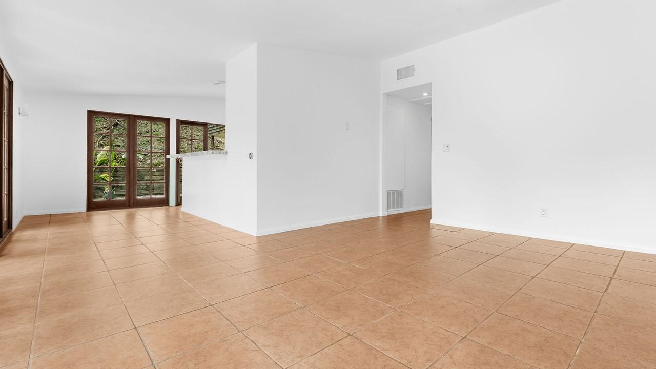 1450 Benedict Canyon Dr - Photo 3 of 42