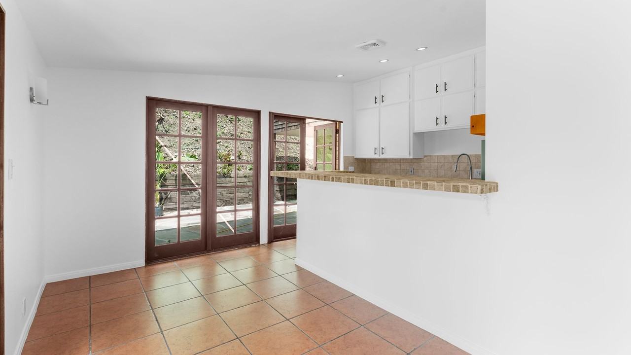 1450 Benedict Canyon Dr - Photo 5 of 42