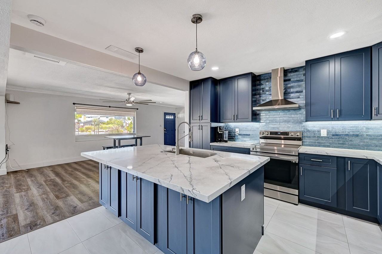 1201 Douglas Dr - Photo 3 of 49