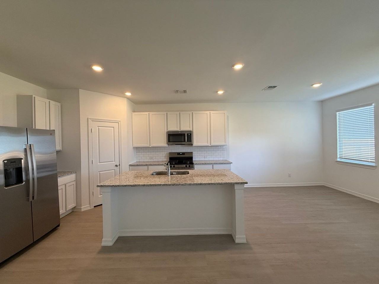 9241 Sw 18th St - Photo 5 of 20