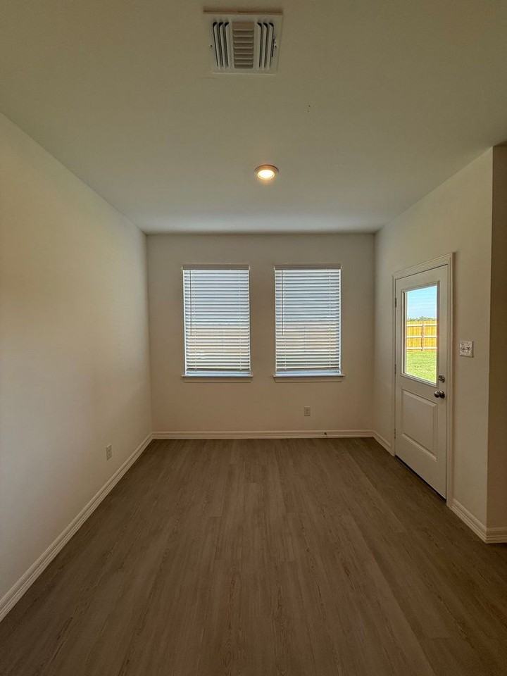 9241 Sw 18th St - Photo 6 of 20