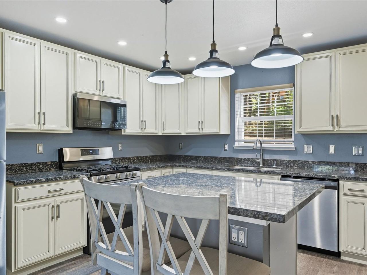 12489 Northwoods Blvd - Photo 5 of 27