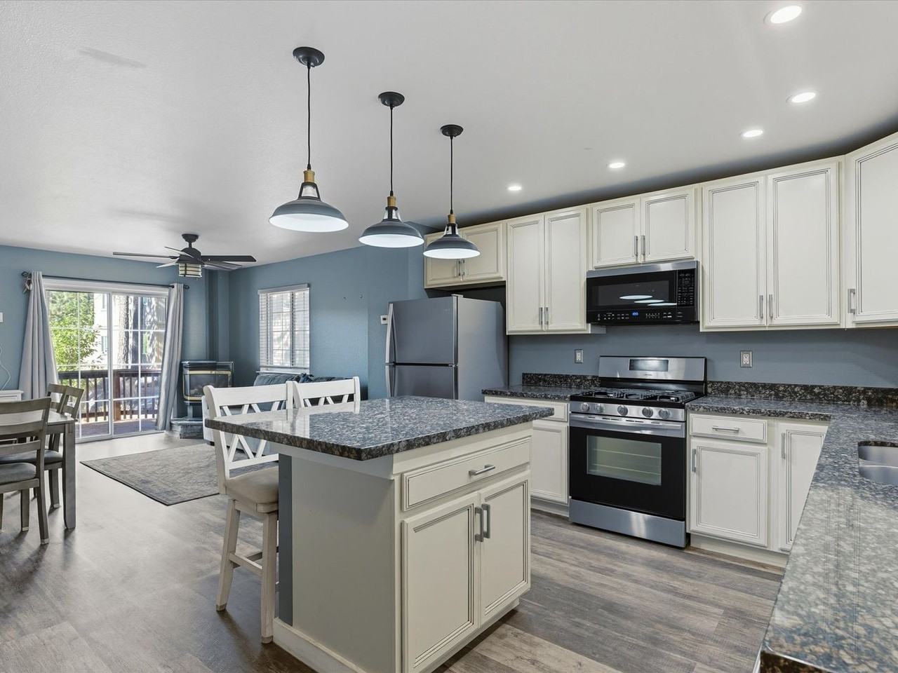 12489 Northwoods Blvd - Photo 7 of 27