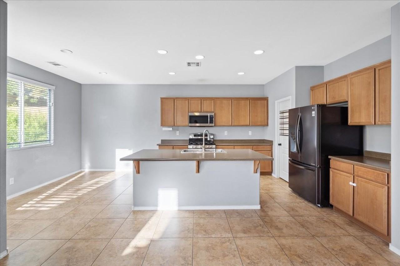 10645 Mount Jefferson Ave - Photo 3 of 50