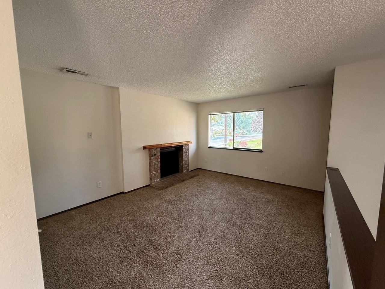 925 Gellatly Street - Photo 3 of 26