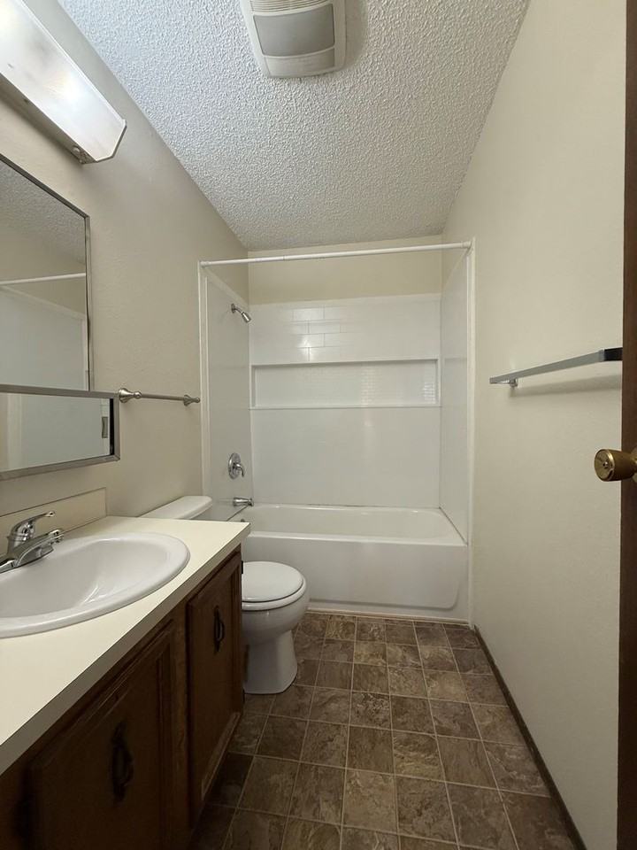 925 Gellatly Street - Photo 6 of 26