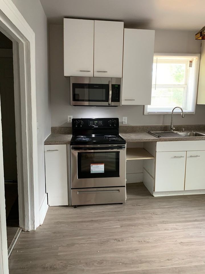 806 N 5th Ave #A - Photo 3 of 11