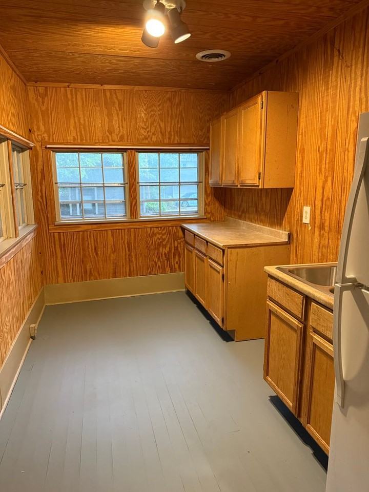 826 Colorado Street - Photo 3 of 8