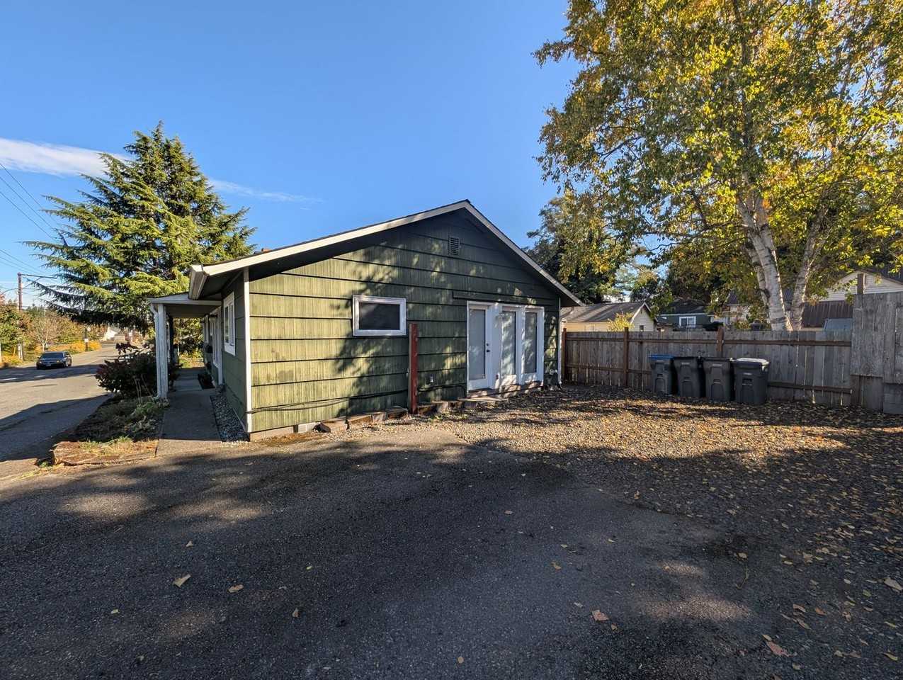 1107 13th St - Photo 3 of 20