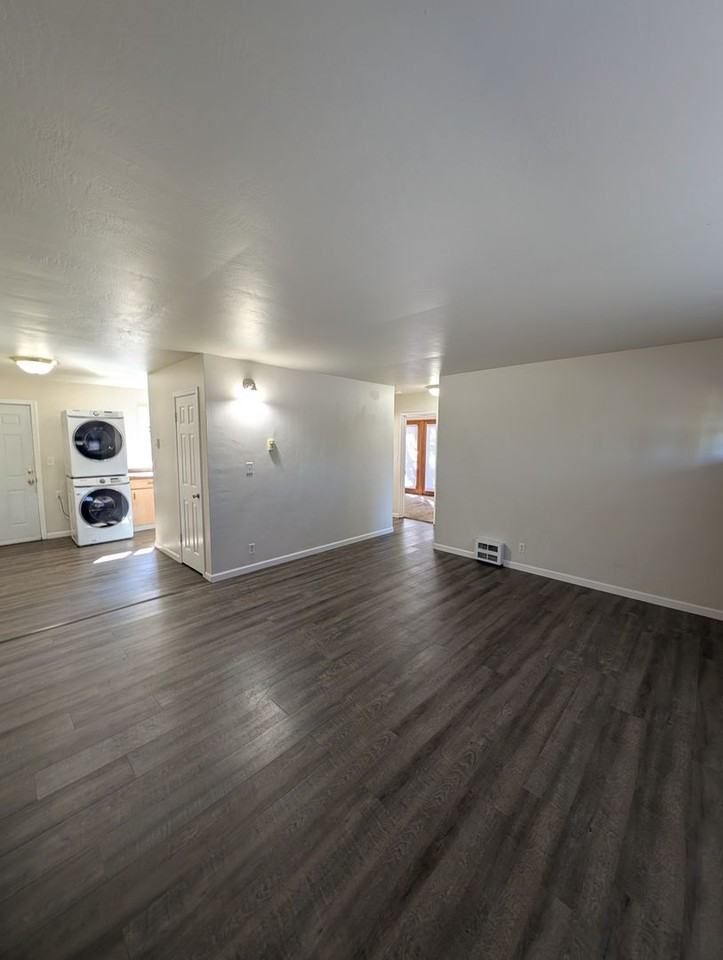 1107 13th St - Photo 7 of 20