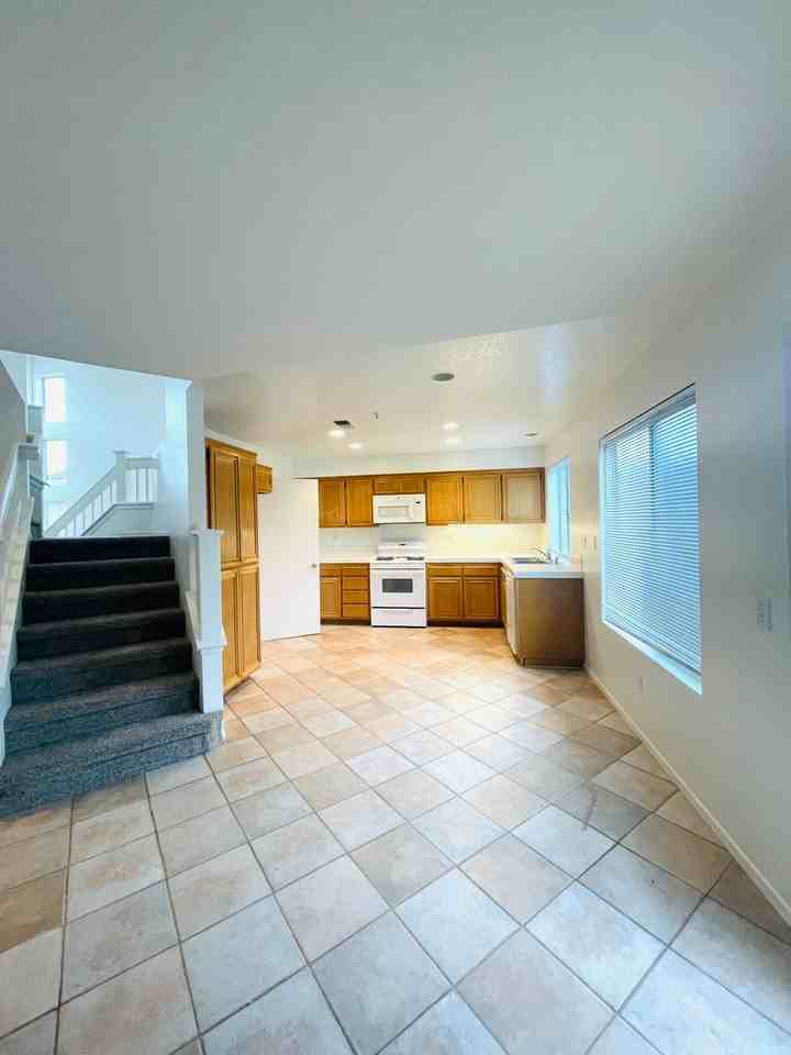 102 Alhambra Avenue - Photo 2 of 30