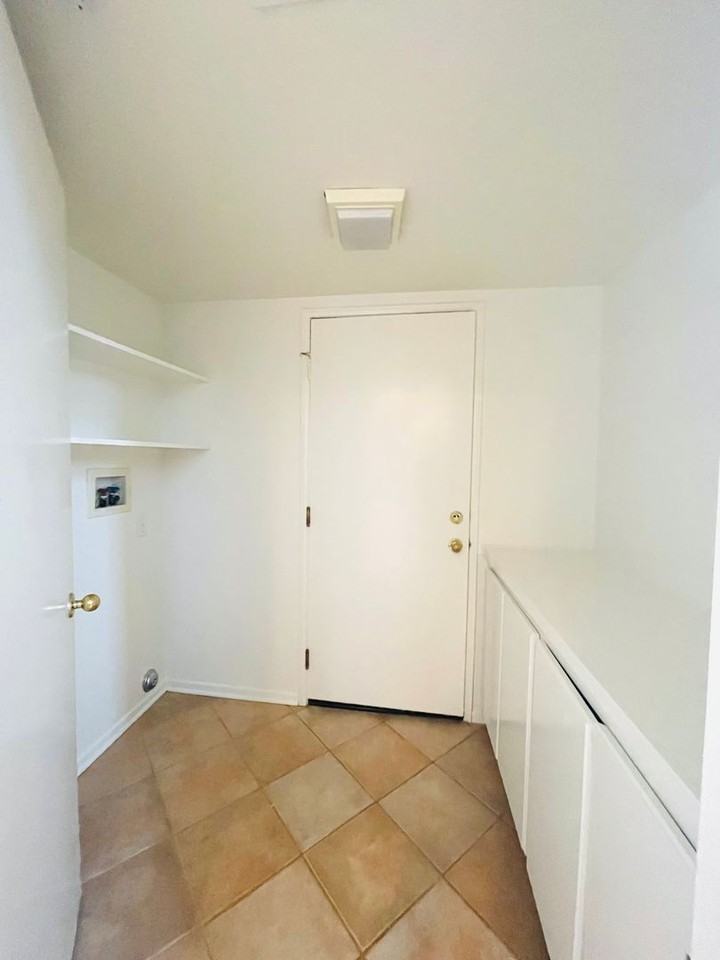 102 Alhambra Avenue - Photo 5 of 30