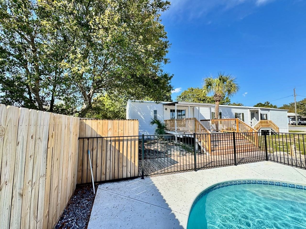 329 Hibiscus Dr - Photo 2 of 33