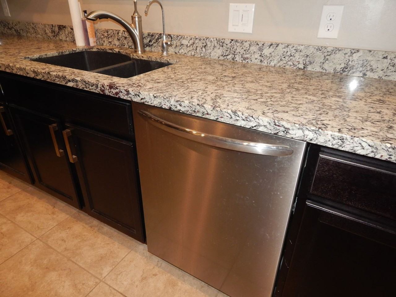 9863 N Howling Wolf Rd - Photo 3 of 23