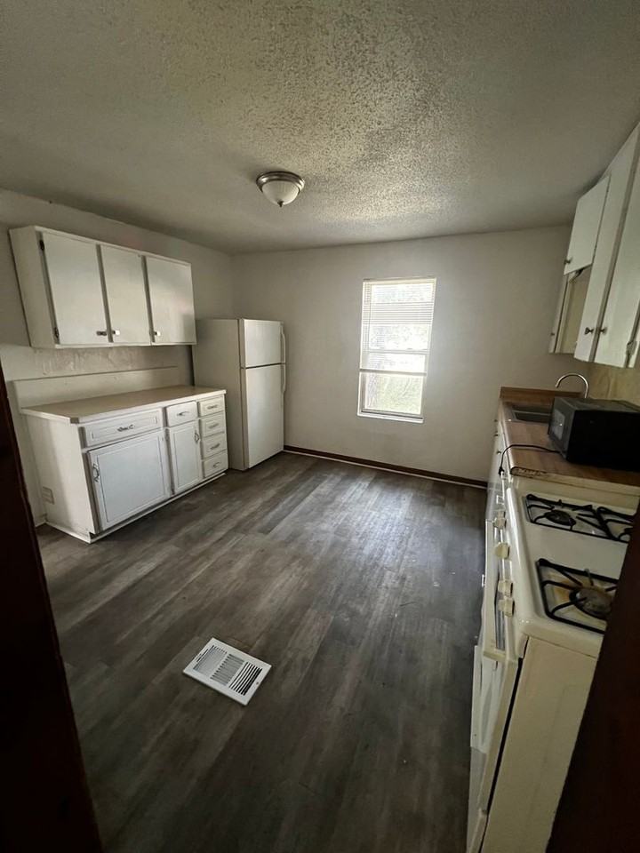 1211 Reynolds Avenue - Photo 2 of 7