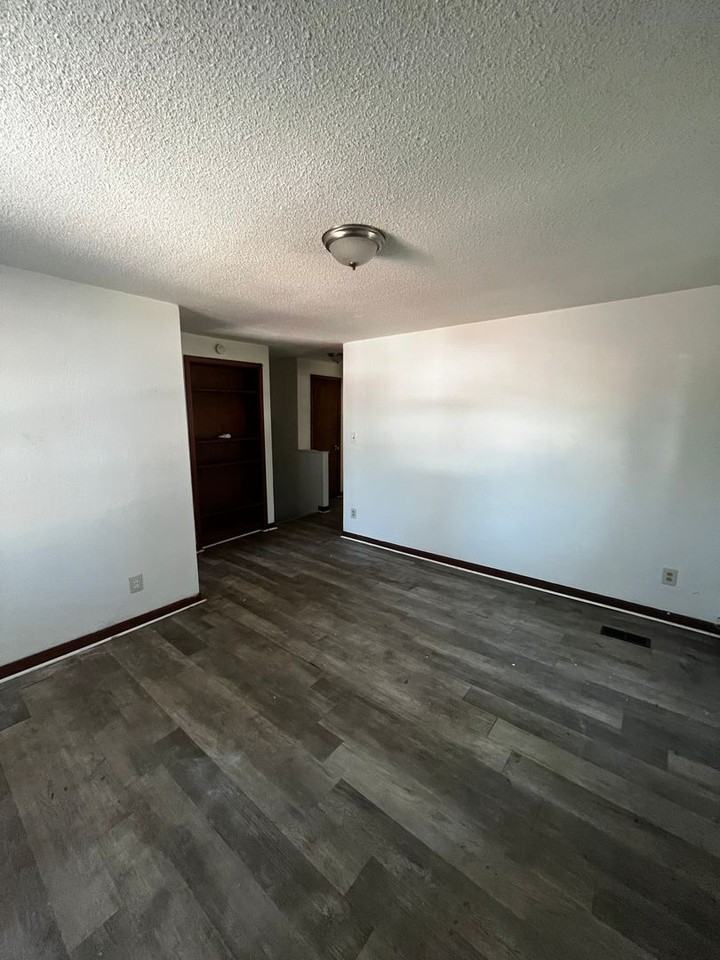 1211 Reynolds Avenue - Photo 3 of 7