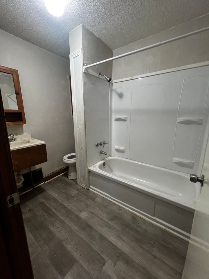 1211 Reynolds Avenue - Photo 5 of 7