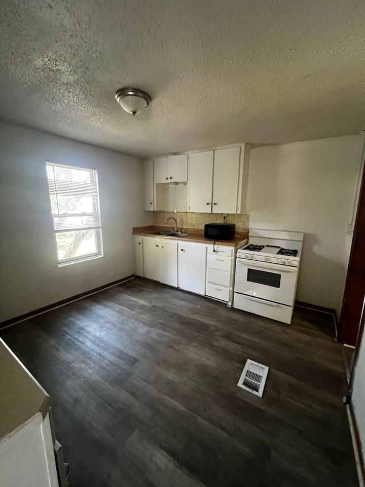 1211 Reynolds Avenue - Photo 6 of 7