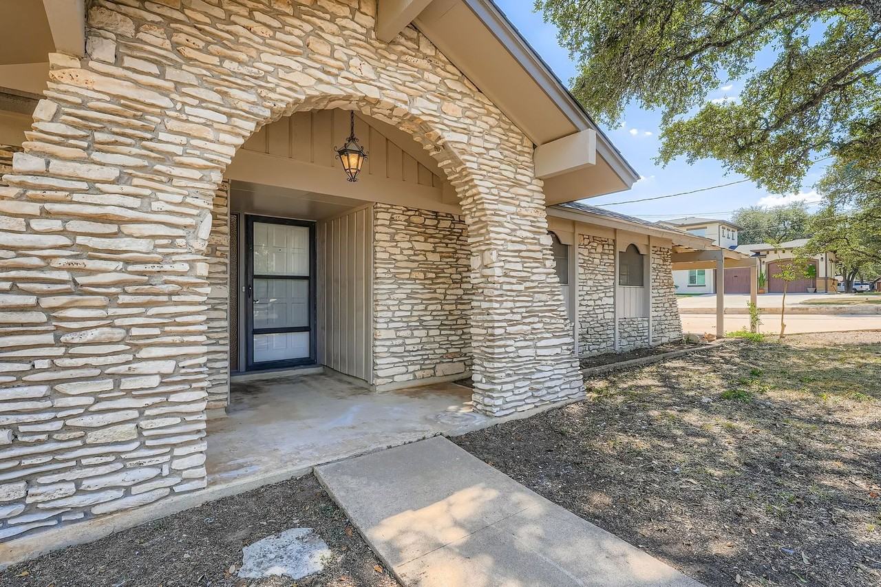 13509 Lois Ln - Photo 3 of 26