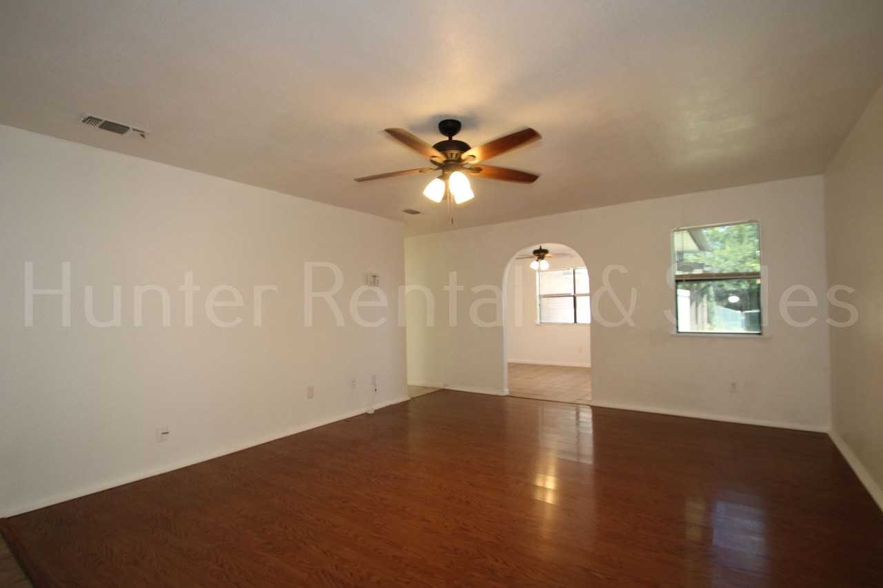 108 W Hogan Dr - Photo 3 of 27