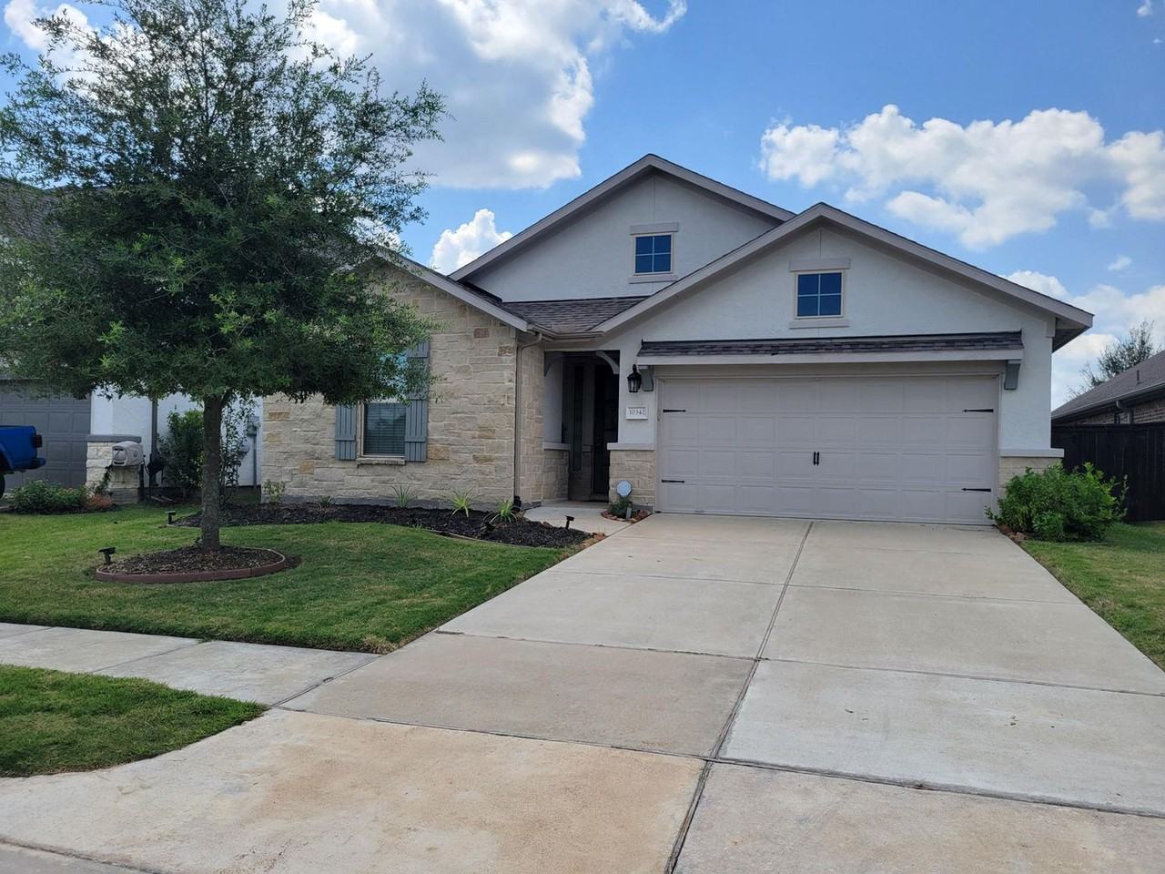10342 Aldrin Dr - Photo 2 of 34