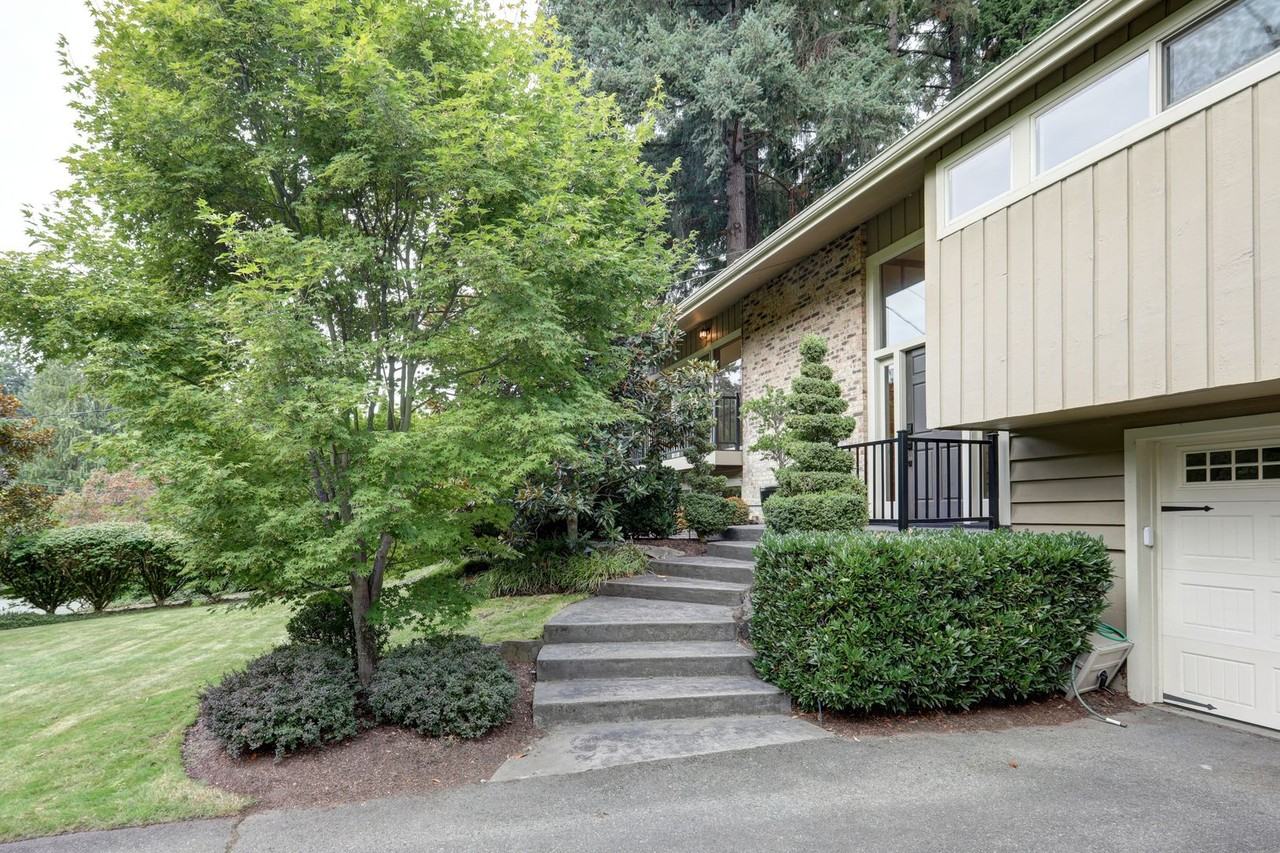 11004 Se 26th St - Photo 2 of 28