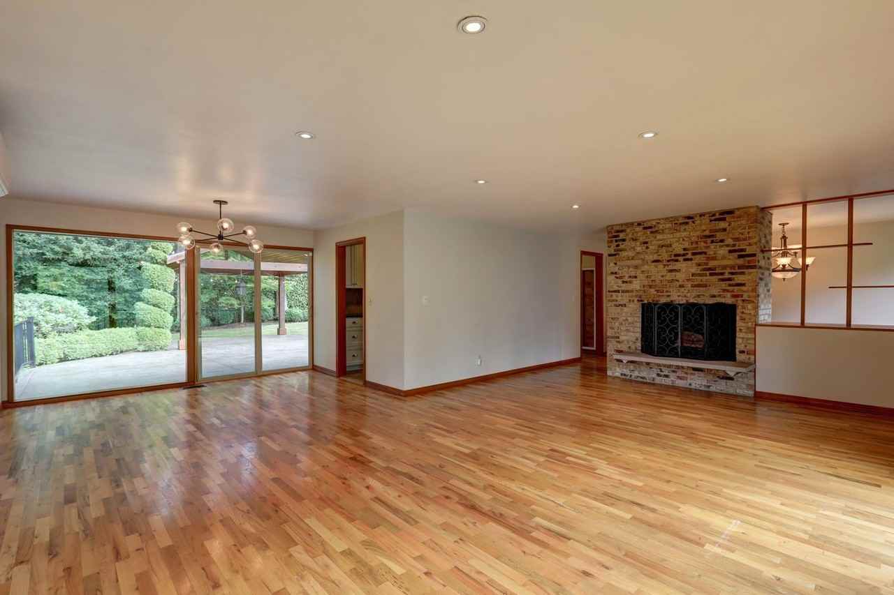 11004 Se 26th St - Photo 5 of 28