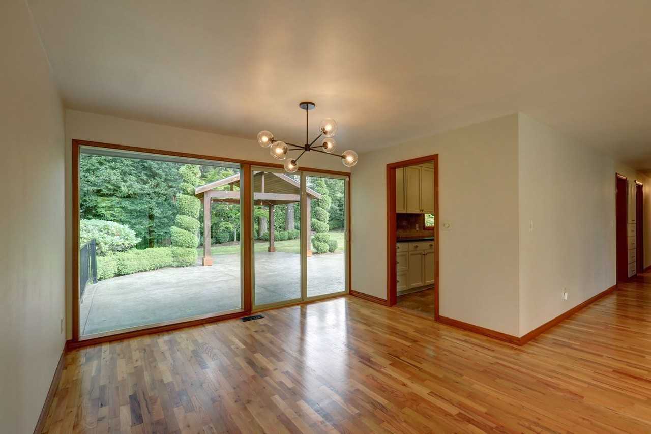 11004 Se 26th St - Photo 6 of 28