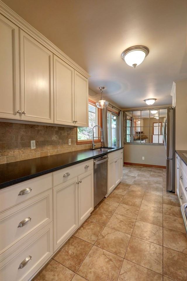 11004 Se 26th St - Photo 7 of 28