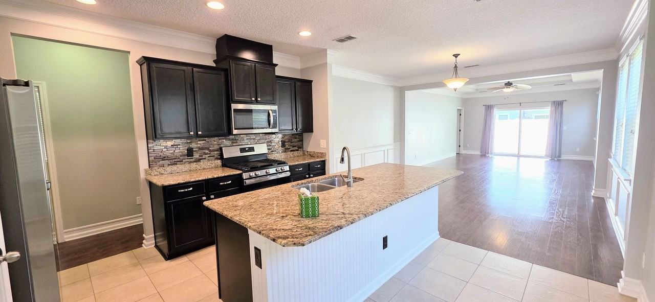 242 Taylor Ridge Ave - Photo 3 of 35