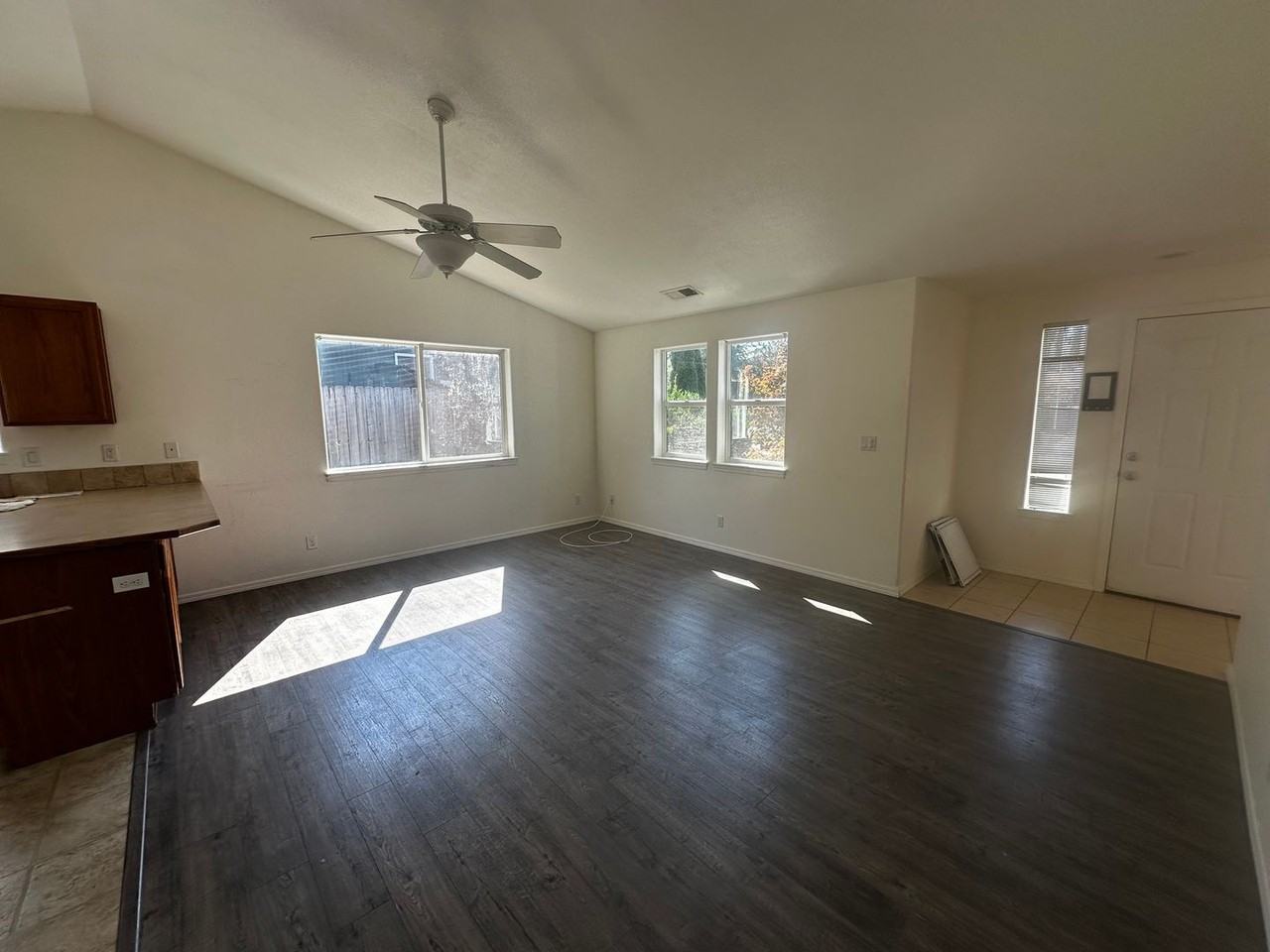 995 Rolling Hills Rd - Photo 2 of 8