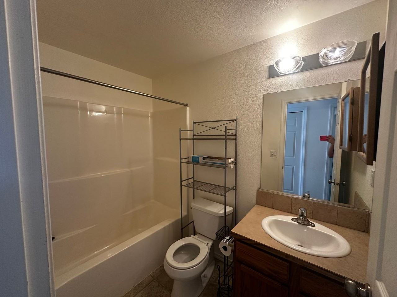 995 Rolling Hills Rd - Photo 4 of 8