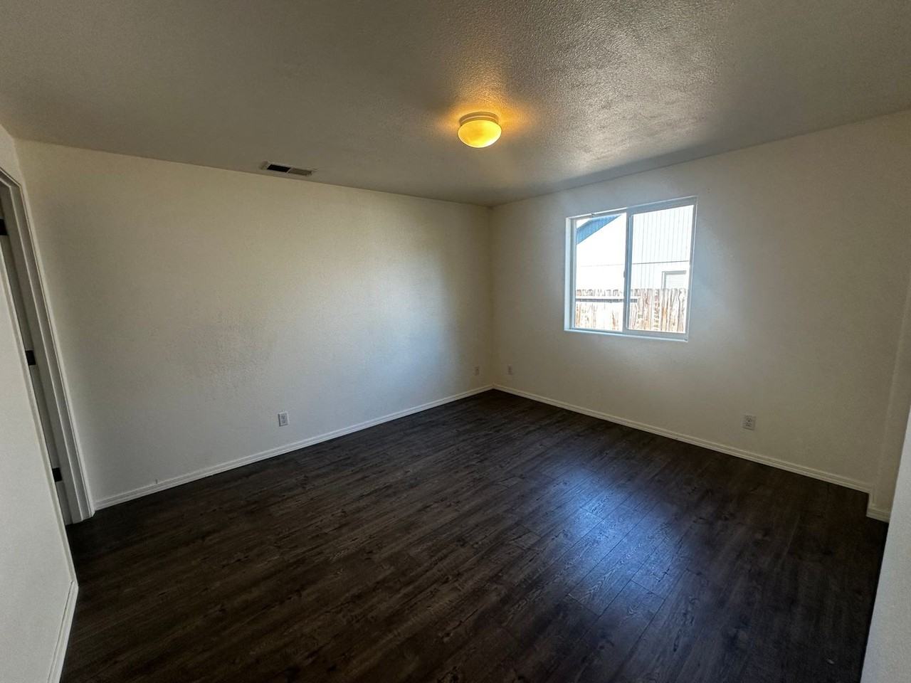 995 Rolling Hills Rd - Photo 5 of 8