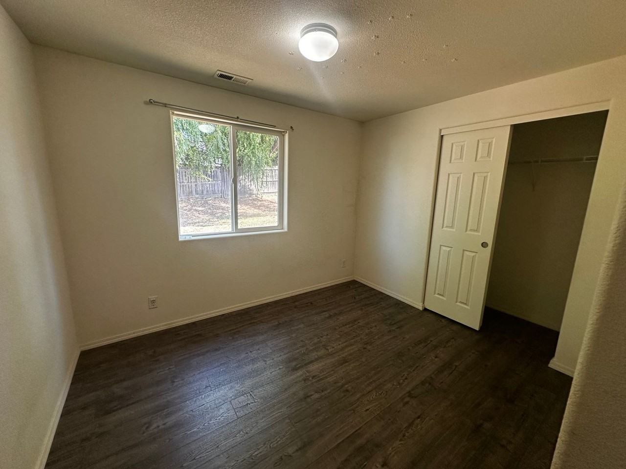 995 Rolling Hills Rd - Photo 6 of 8