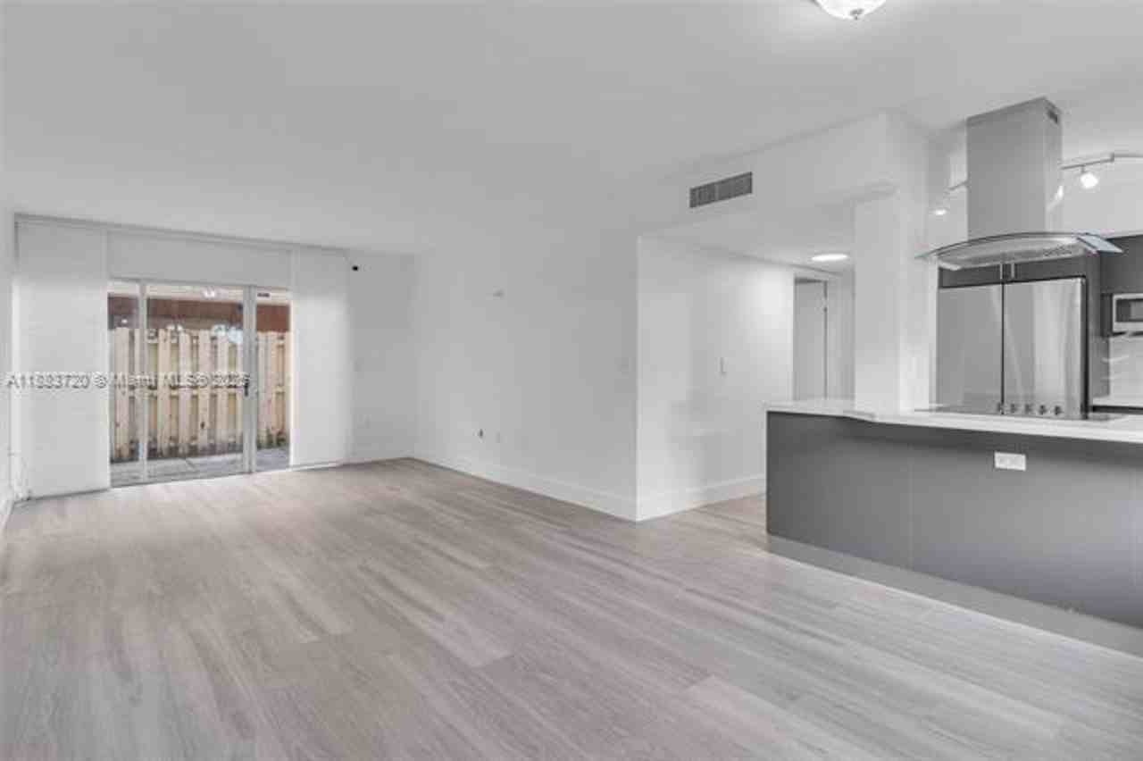 6235 Sw Kendale Lakes Cir #140 - Photo 3 of 20