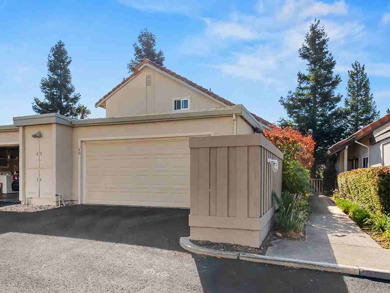 19 Mt Wilson Way - Photo 2 of 24