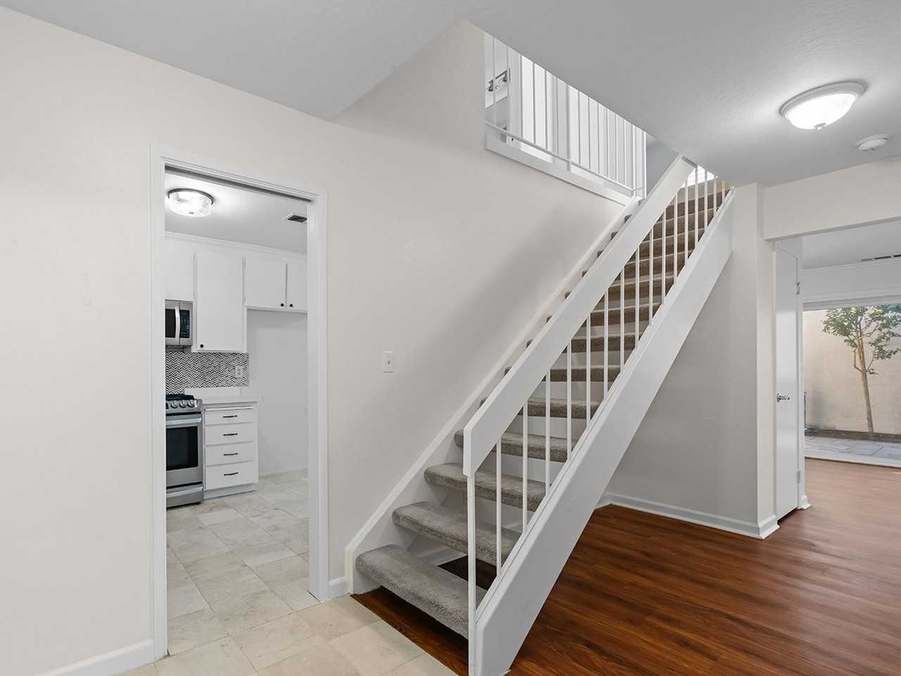 19 Mt Wilson Way - Photo 3 of 24