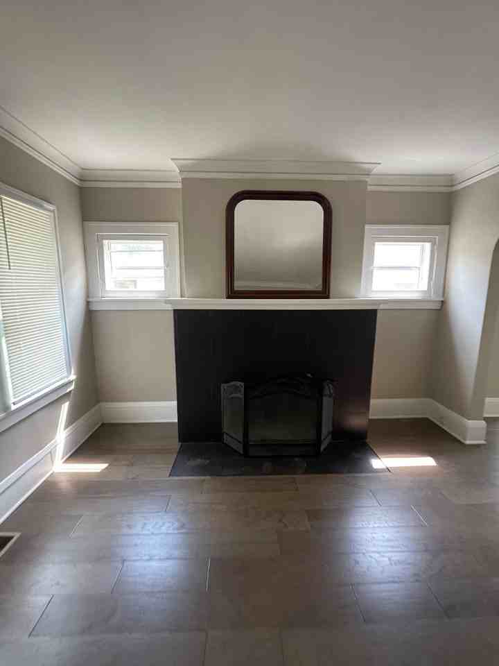 1517 Russell Ave N - Photo 3 of 23