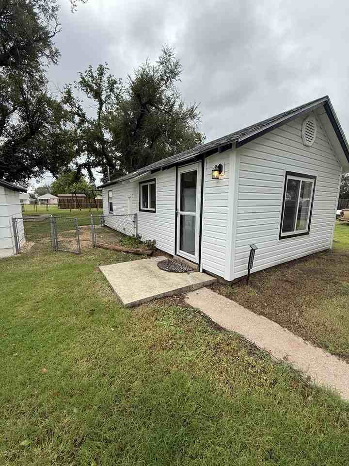 1121 E 7th Ave - Photo 2 of 15