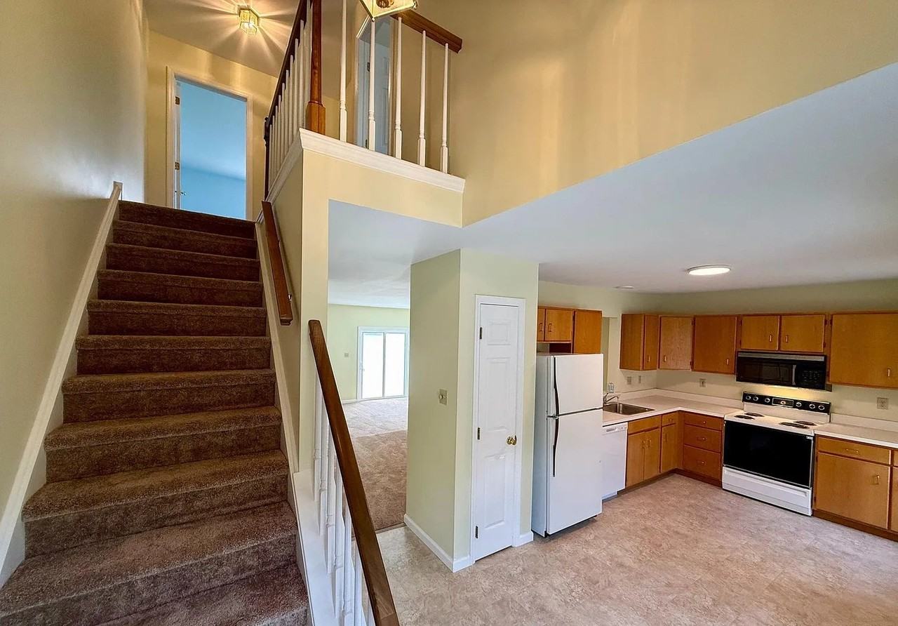 2814 Kingston Dr #2814 - Photo 3 of 24