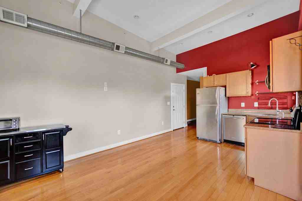 1301 Adams St Ne #C - Photo 5 of 19