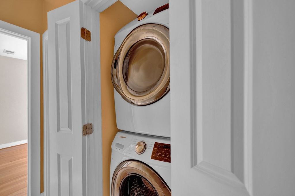 1301 Adams St Ne #C - Photo 6 of 19