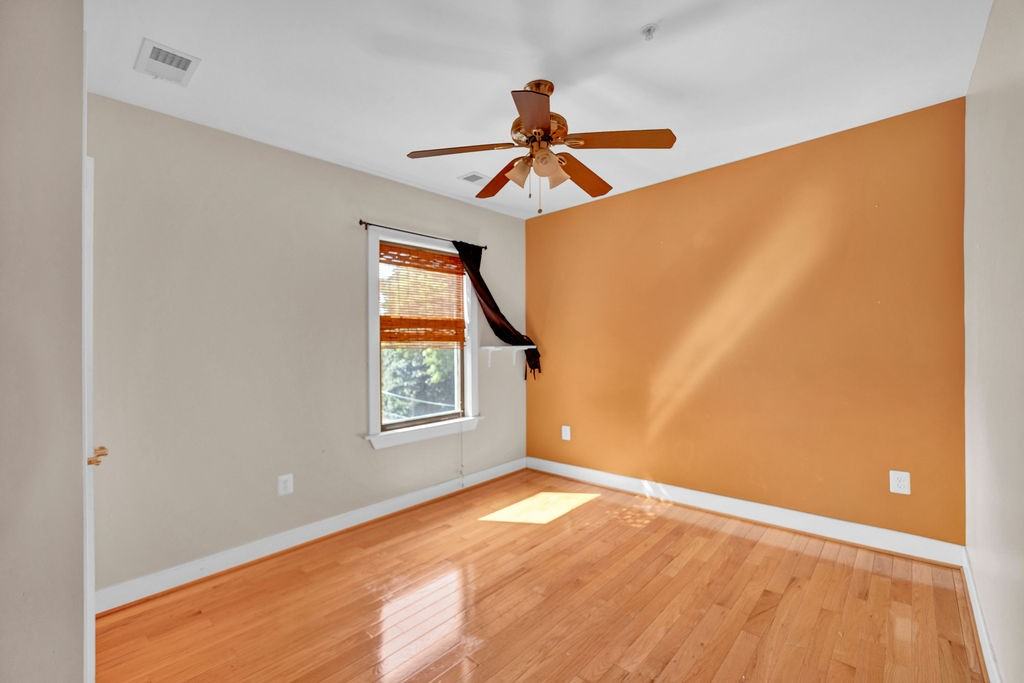 1301 Adams St Ne #C - Photo 7 of 22