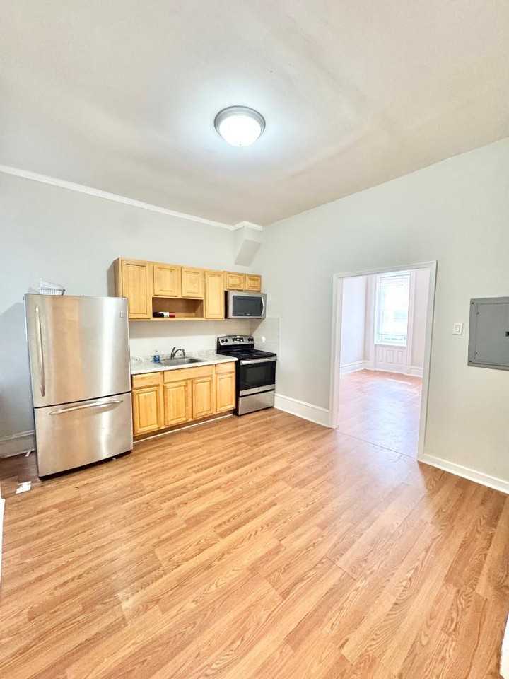 1813 W Thompson St - Photo 4 of 10