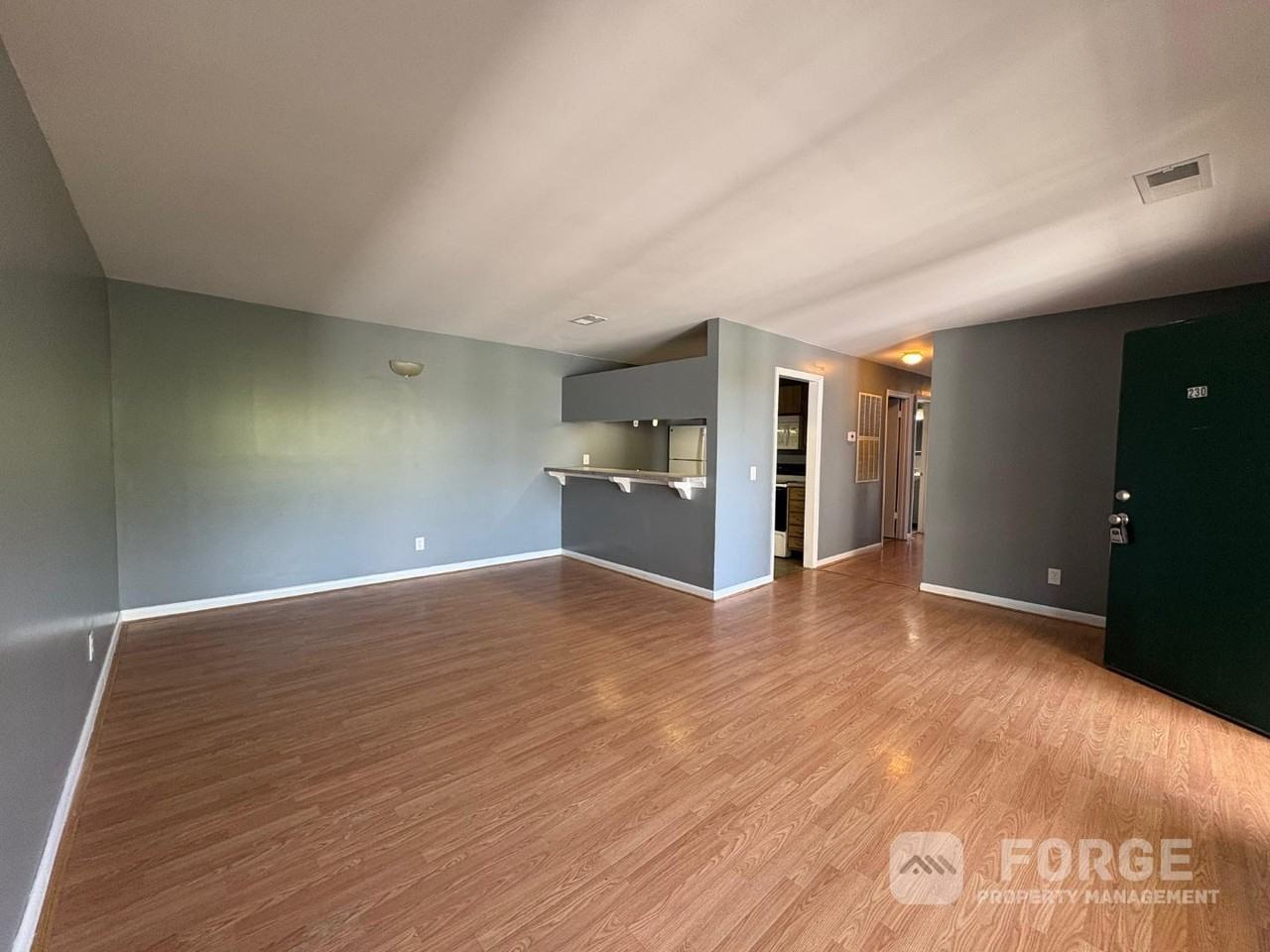 102 Calhoun St - Photo 3 of 10