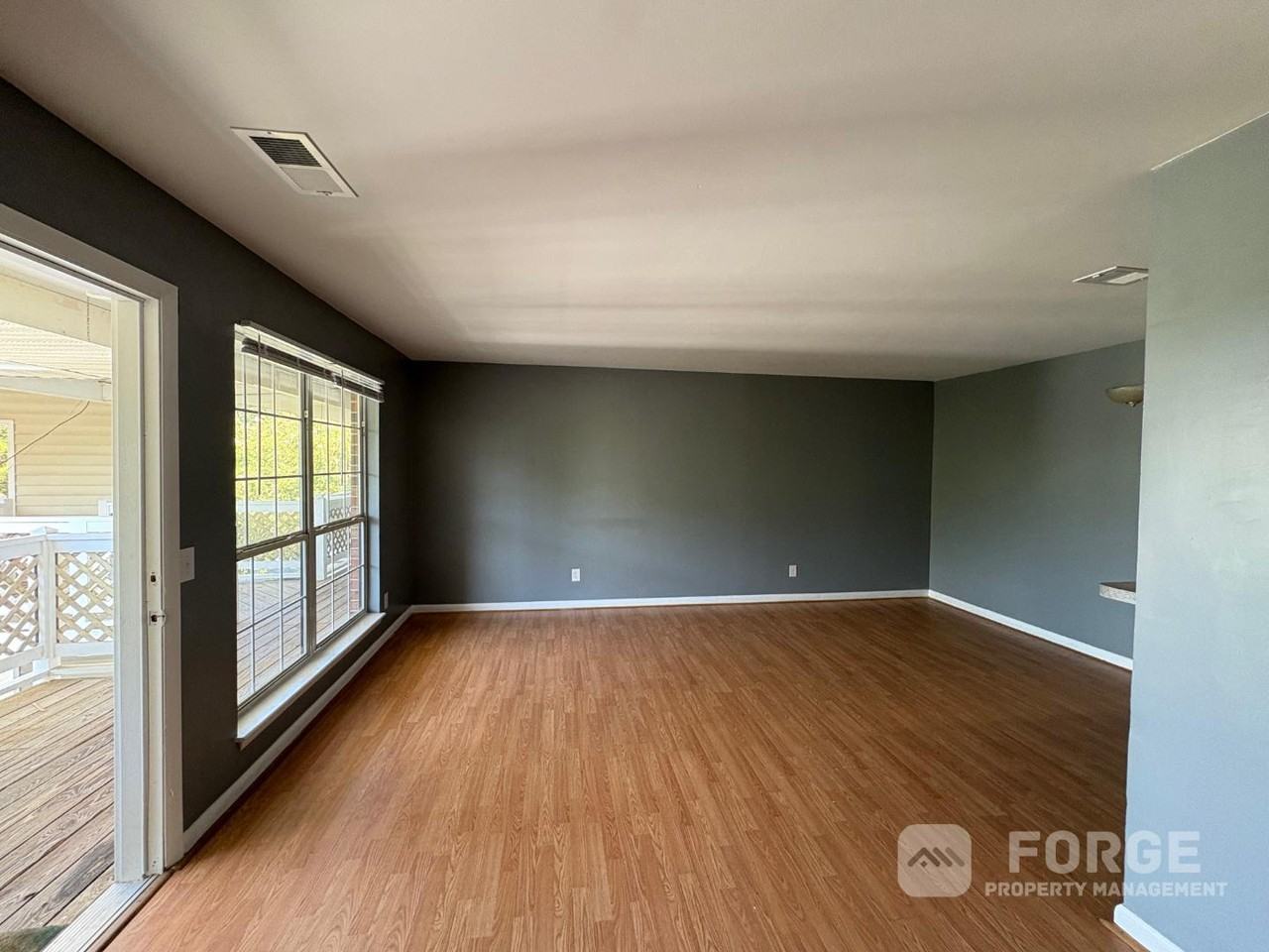 102 Calhoun St - Photo 4 of 10