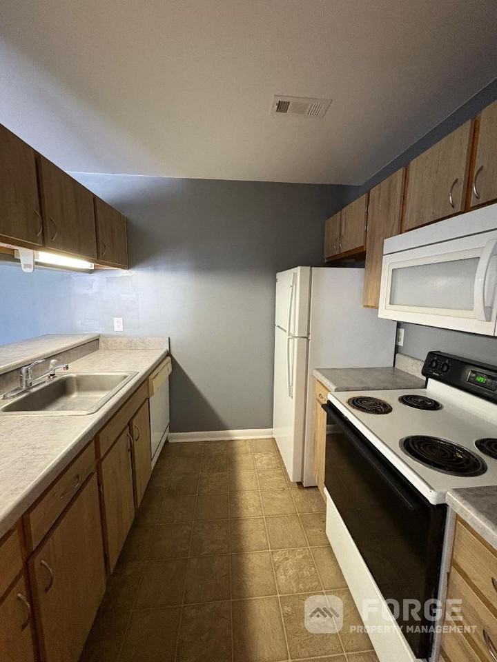 102 Calhoun St - Photo 5 of 10